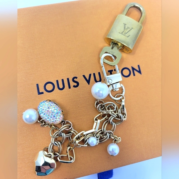 Louis Vuitton Handbags - LV Lock & Key #317